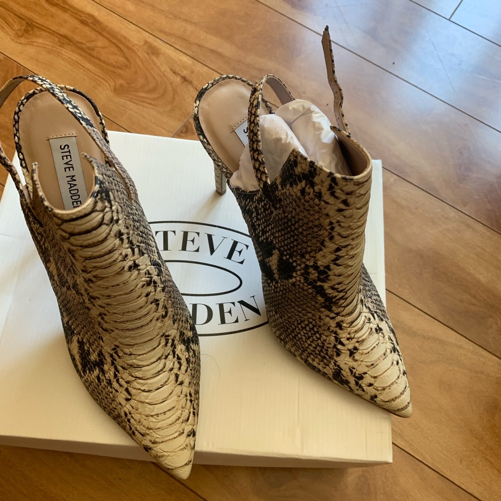 Steve Madden Daily Snake Skin Patern.